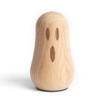 Dekofigur GHOSTS aus Holz von The Oak Men in groß mit dunklem Gesicht Deko Holzfigur in groß mit dunklem Gesicht - GHOSTS von The Oak Men