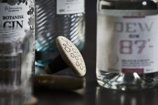 Flaschenverschluss BOOZE PLUG von The Oak Men aus Holz in Eiche mit Gummidichtung Flaschenverschluss aus Holz in Eiche - BOOZE PLUG von The Oak Men