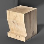 Der Holzhocker PFEIFE in gekalkter Asteiche mit markanter und lebendiger Maserung KLOTZ von vitamin design Hocker massiv Holz aus gekalkter Asteiche