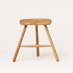 FORM & REFINE - SHOEMAKER CHAIR NO. 49 Design Hocker aus Holz in Eiche geölt