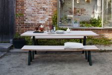 Gartenbank aus Holz und Stahl ohne Lehne mit 200 cm Länge - OVERLAP BENCH von Skagerak