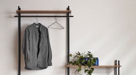 Regalsystem SHELVING SYSTEM aus Holz und Metall als offene Garderobe mit Kleiderstangen von Moebe Regalsystem als offene Garderobe mit Kleiderstangen aus Holz und Metall - SHELVING SYSTEM von Moebe