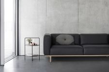 Runder Beistelltisch im skandinavischen Design mit Holz und schwarzem Stahl - TRAY TABLE von Andersen Furniture