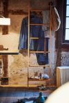 Der Handtuchhalter HOP aus Holz von Jan Kurtz auch als praktische Garderobe nutzbar Anstellregal aus Holz von Jan Kurtz - HOP