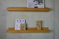 Zylinderförmige Tischuhr CARMEN in Eiche natur zylinderförmige Tischuhr in Eiche - CARMEN von Drugeot Manufacture