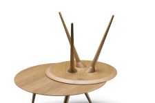 Detail Tischbeine Design Couchtisch aus Holz - TURN LOW von maigrau