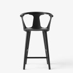 Tresenstuhl Holz in Eiche schwarz IN BETWEEN SK7 von &tradition