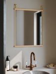 Wandspiegel im modernen Design aus Holz und Messing - Der Suspended Mirror von Woud