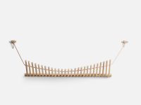 Design Wandgarderobe KNAEGT von WOUD mit praktischer Ablage in Eiche, weißpigmentiert lackiert Wandgarderobe aus Holz in Eiche und Leder mit Ablage - KNAEGT COAT RACK von WOUD