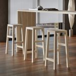 Barhocker aus Holz in Esche, weiss geölt - TANTUM von vitamin design