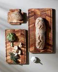 Die ARC Serie von Andersen Furniture umfasst nehmen den Frühstücksbrettern auch passende Schneidebretter mit Saftrille Frühstücksbretter aus Akazie im dänischen Design ARC BUTTERBOARD von Andersen Furniture