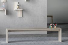 Die schlichte Esszimmersitzbank MENA ohne Lehne in Esche, weiss geölt Esszimmer Sitzbank Bank aus Holz ohne Lehne Mena von vitamin design