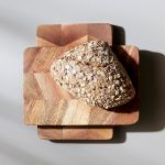 Die Frühstücksbretter ARC BUTTERBOARD von Andersen Furniture überzeugen funktional und optisch auf ganzer Linie und erweisen sich bei richtiger Pflege als langjährige Begleiter ARC BUTTERBOARD von Andersen Furniture Frühstücksbretter aus Akazie