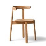 Stapelbarer Esszimmerstuhl LUNAR CHAIR von FORM & REFINE in Eiche geölt Lunar Chair von Form and Refine Esszimmerstuhl aus Holz in Eiche