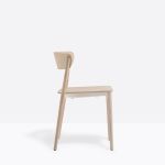 Seitenansicht des Esstischstuhls NEMEA 2820 aus Holz in Esche gebleicht von Pedrali Seitenansicht Esstischstuhl aus Holz in Esche - Nemea 2820 von Pedrali
