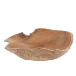 Jede der Holzschalen RAFFLE von Jan Kurtz ist ein Unikat Jan Kurtz RAFFLE - Holzschale aus Teak