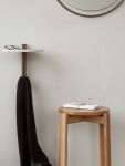 Stapelbarer Holzhocker in dänischem Design - PASSAGE STOOL von Audo Copenhagen