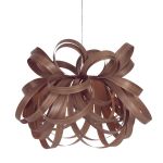 Die stilvolle Pendelleuchte BUTTERFLY GIANT von Tom Raffield in Walnuss BUTTERFLY GIANT von Tom Raffield Pendelleuchte für hohe Räume in Walnuss