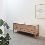 A LINE STORAGE BENCH 111 von FORM & REFINE - moderne Truhenbank aus Holz