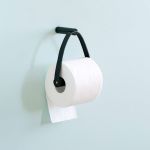 Toilettenpapierhalter TOILET PAPER HOLDER von by Wirth aus schwarz lackiertem Eichenholz by Wirth - TOILET PAPER HOLDER Toilettenpapierhalter aus Eichenholz