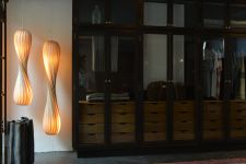 Geschwungene Pendelleuchte TR7 (L) von Tom Rossau aus Holz in dänischem Design geschwungene Pendelleuchte aus Holz in dänischem Design - TR7 (L) von Tom Rossau