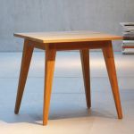 Jan Kurtz XAVER - quadratischer Tisch aus Eiche