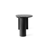 Seitenansicht des Schreibtischs THE ECLIPSE DESK aus dunkel geöltem Eichenholz und Stahl von Audo Copenhagen Schreibtisch aus Holz und Stahl in Eiche dunkel geölt in Seitenansicht The Eclipse Desk von Menu