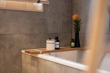 Hochwertiges BADEBRETT von Raumgestalt als stilvolle Ablage im Badezimmer - Foto: Franziska Grund Raumgestalt BADEBRETT Badenwannenablage aus Holz