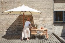 Sonnenschirm groß aus Holz mit 330 cm Spannweite - ATLANTIS von Skagerak