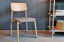 Gepolsterter Stuhl KIT aus Holz im modernen Design von Insan gepolsterter Stuhl aus Holz im modernen Design - KIT von Insan