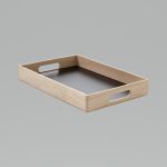 Mittlere Variante des Holz Tabletts SERVING TRAY in den Maßen 36x24 von Andersen Furniture Holz Tablett (36x24) von Andersen Furniture - SERVING TRAY