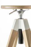 Designer Hocker ARKI-STOOL aus hellem Eichenholz im Detail Designer Hocker aus Eichenholz im Detail von Pedrali - ARKI-STOOL
