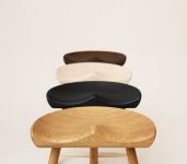 FORM & REFINE - SHOEMAKER CHAIR NO. 49 Designklassiker Hocker aus Holz