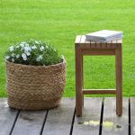 Blumenhocker SAMOA FLOWER von Jan Kurtz mit den Maßen 25 x 25 x 40 cm  SAMOA FLOWER von Jan Kurtz - Blumenhocker aus Holz in Teak für den Outdoor-Bereich