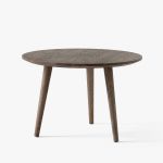 Der schlichte Beistelltisch IN BETWEEN SK14 von &tradition in Eiche geräuchert geölt runder Beistelltisch Holz in Eiche geraeuchert IN BETWEEN SK14 von &tradition