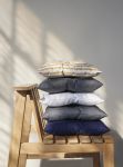 Wer mag, ergänzt den Gartenstuhl PLANK von Skagerak um ein passendes Sitzkissen - für noch mehr Sitzkomfort Sitzkissen für Gartenstuhl aus Teakholz - PLANK CHAIR von Skagerak