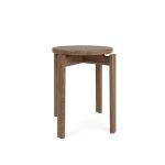 Stapelbarer Holzhocker in Walnuss - PASSAGE STOOL von Audo Copenhagen