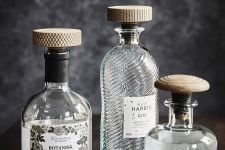 Gemusterter Flaschenverschluss BOOZE PLUG aus Holz für Wein, Whiskey und Schnaps von The Oak Men Gemusterter Flaschenverschluss aus Holz für Wein, Whiskey und Schnaps - BOOZE PLUG von The Oak Men