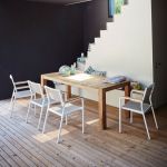 STAGE von Jan Kurtz ist ein eindrucksvoller Terrassentisch aus recyceltem Teakholz für bis zu 12 Personen STAGE von Jan Kurtz - großer Terrassentisch aus Teakholz