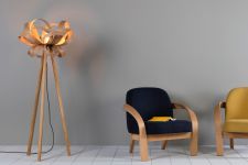 Designer-Stehleuchte SKIPPER mit Tripod aus Holz von Tom Raffield Designer-Stehleuchte mit Tripod aus Holz - SKIPPER von Tom Raffield