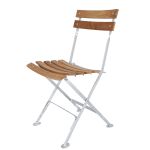 Moderner Balkon Klappstuhl aus Holz und Metall - LUCCA von Jan Kurtz