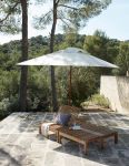 Die RIVIERA LOUNGE Sonnenliege von Skagerak ist wahlweise einseitig und beidseitig klappbar Skagerak - RIVIERA LOUNGE Sonnenliege als Gartensofa aus Teak