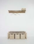 Minimalistische Holzbank CUTTER BENCH in Eiche kombiniert mit der Wandgarderobe CUTTER von Skagerak Holzbank in Eiche - CUTTER BENCH mit Graderobe CUTTER von Skagerak