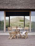 Einladendes Outdoor-Setting mit dem klappbaren Terrassenstuhl SELANDIA und dem runden Gartentisch SELANDIA aus Teakholz im dänischen Design von Skagerak Skagerak - SELANDIA Terrassenstuhl klappbar aus Teakholz im dänischen Design