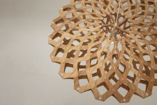 Detail von oben Hängeleuchte aus Holz - FLAX von David Trubridge