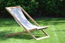 Deckchair NIZZA von Jan Kurtz aus Teakholz und Stellbügeln aus Edelstahl mit frei wählbarem Bezug in schwarz, weiß oder taupe Deckchair aus Teakholz mit Edelstahlbügel und Bezug in schwarz oder weiß - NIZZA von Jan Kurtz