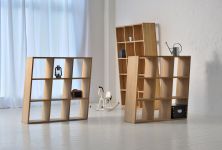 Egal ob als Wandregal, Raumteiler oder Nachttisch, das Regal PISA von vitamin design kann durch seine verschiedenen Größen vielseitig eingesetzt werden  Regal Raumteiler in Eiche geölt 3x3 PISA von vitamin design