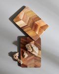 Das warme Holz und die lebendige Fischgrätenoptik verleihen den Frühstücksbrettern ARC BUTTERBOARD von Andersen Furniture einen einzigartigen Look und machen sie zum echten Blickfang Frühstücksbretter aus Akazienholz ARC BUTTERBOARD von Andersen Furniture