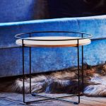 Kleiner Couchtisch CLOCK aus Metall und Holz mit 50 cm Durchmesser - Abbildung in Eiche natur runder Couchtisch mit 50 cm Durchmesser aus Metall und Holz CLOCK von Jan Kurtz