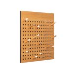 quadratische Wandgarderobe aus Eichenholz - SCOREBOARD von We Do Wood